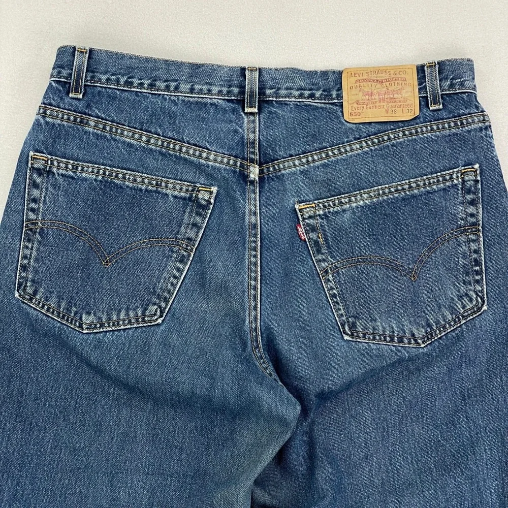 VTG Levi's Jeans 550 Mens 38x32‎ Blue Distressed Denim Relaxed made in USA Cut